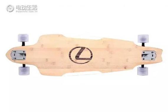 还真是“城”会玩 雷克萨斯推出滑板
