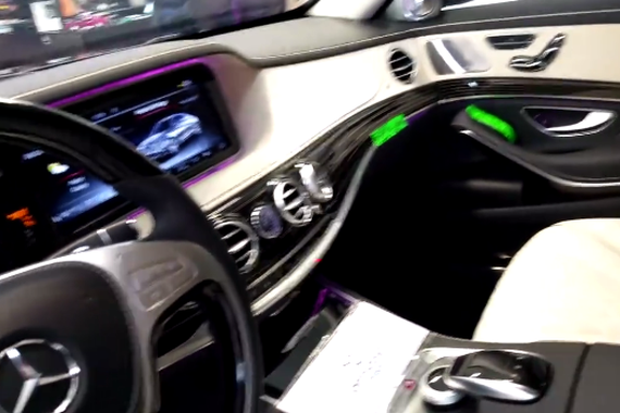 视频：实拍奔驰S600迈巴赫，奢华至极