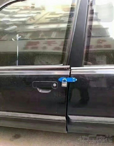 每日趣图|司机偷拍两个猴急的年轻人