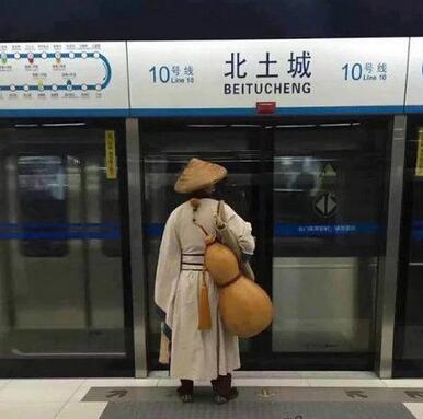 每日趣图|心态平稳不急躁 老司机流鼻血
