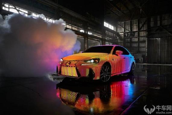 密集恐惧症 雷克萨斯IS镶满4万多颗LED