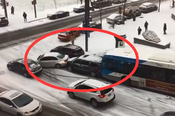 视频：“滑雪”费用太贵！司机纷纷中招