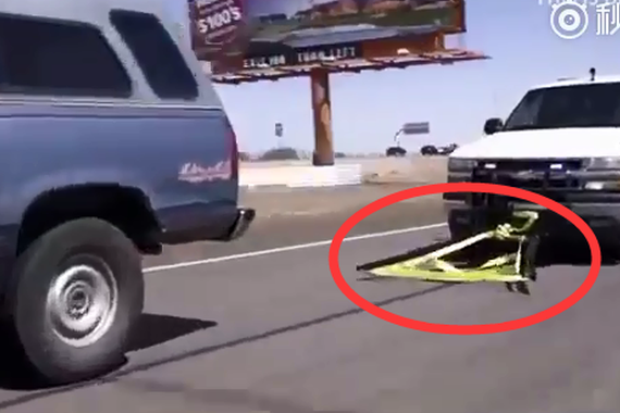 视频：逃犯驾车逃跑 但是很快就傻眼了