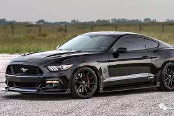 这款野马很帅很牛 法拉利看到都要喊大哥