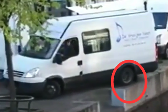 视频：秒杀80%的司机！老司机秀停车技巧