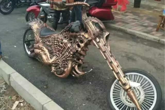 富二代耗费巨资打造摩托