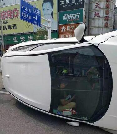 撕开美女的内衣_在酒吧撕破美女内衣凯泽斯劳滕后方铁闸被开除