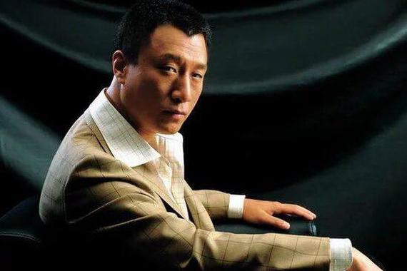 孙红雷本色出演黑老大成名 座驾却低调