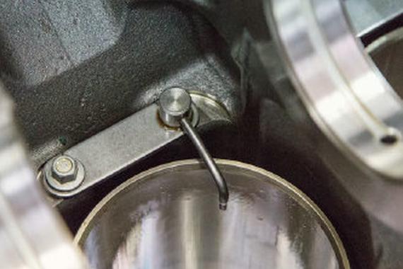 小喷嘴大作用 一旦堵塞活塞都能被融化