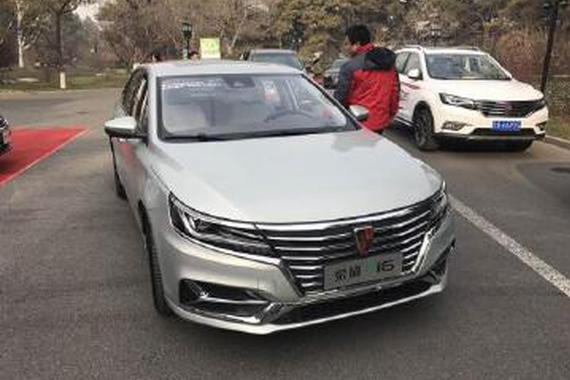 内饰沿用RX5设计 上汽荣威ei6实车亮相