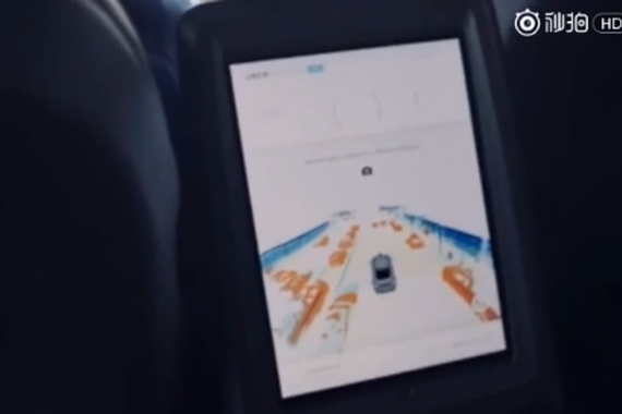 视频：Uber无人车上街首日闯红灯