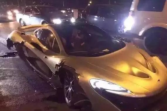 那些年 法拉利 保时捷等神车在中国的首撞