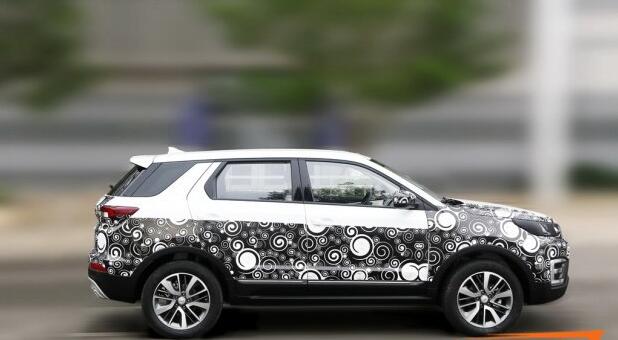 “配图为此前曝光的长安CS55谍照”