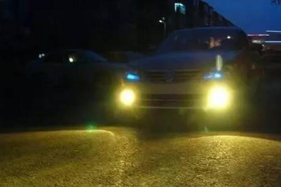 汽车后雾灯为什么有的有一个 有的有两个