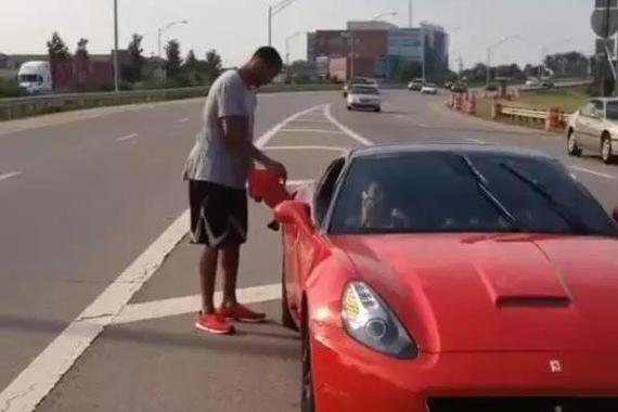 为啥日韩系的油箱盖在左，欧美系的在右？