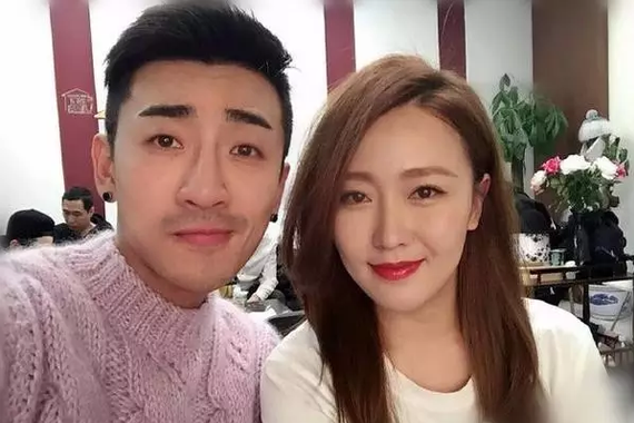 潘长江女儿被老公送3800万法拉利示爱