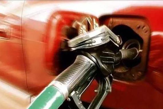 加满油箱等于加了一颗定时炸弹在车上！