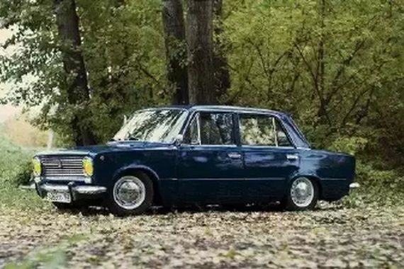 俄罗斯“红旗”超跑！百公里加速3.2秒！