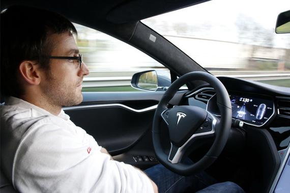 特斯拉将发布自动驾驶8.1系统