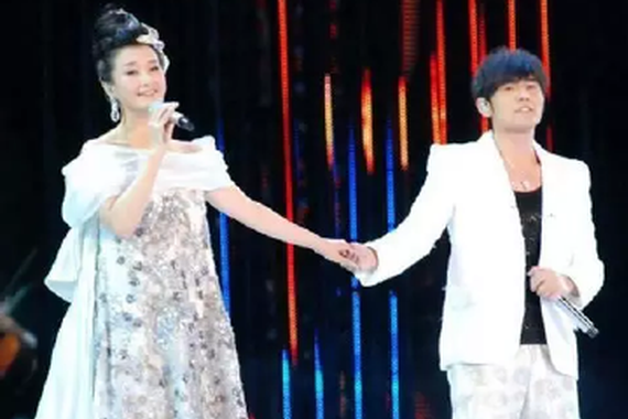 宋祖英的超级座驾，牌照你有钱都买不到！