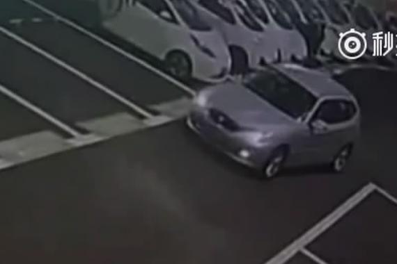 视频：11岁男孩偷车上路 撞死一位准爸爸