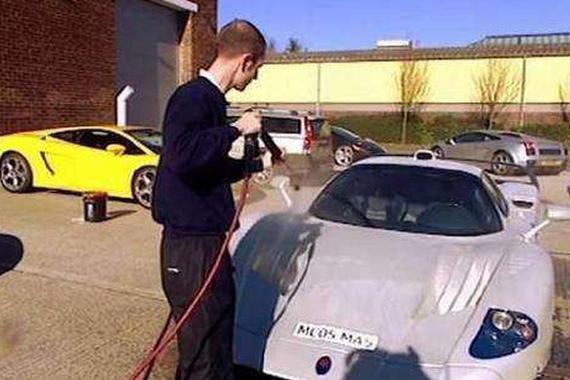 洗一次车就20多万 土豪们却排队等待