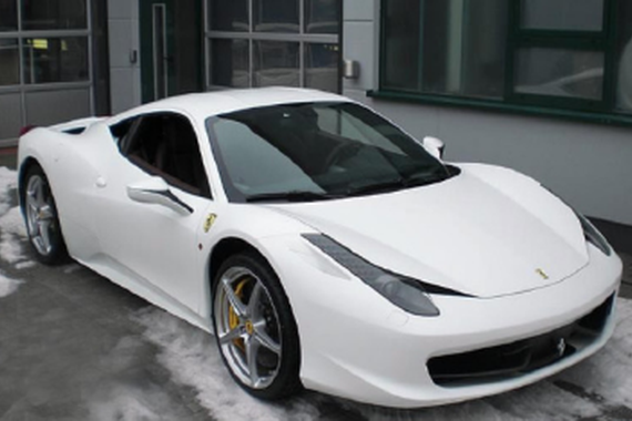 法拉利贴了个车膜，回头率更高了