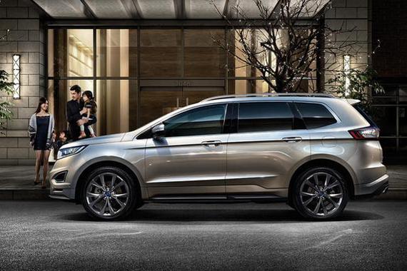 中级SUV动力2.7T，全景天窗，轴距近2.9米