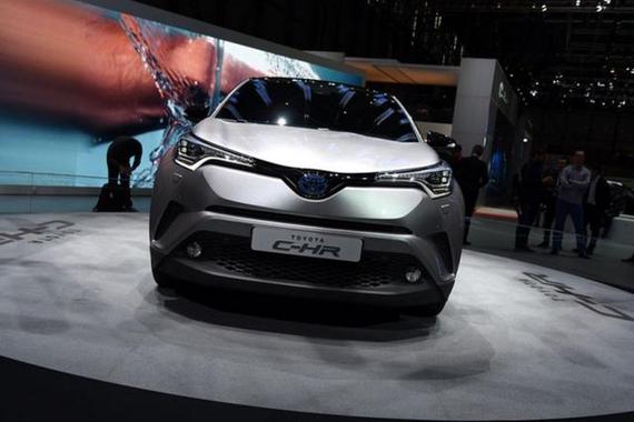 18万可买跨界小型SUV丰田C-HR