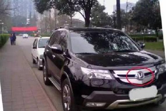 土豪花式任性！买英菲尼迪却贴奇瑞汽车标