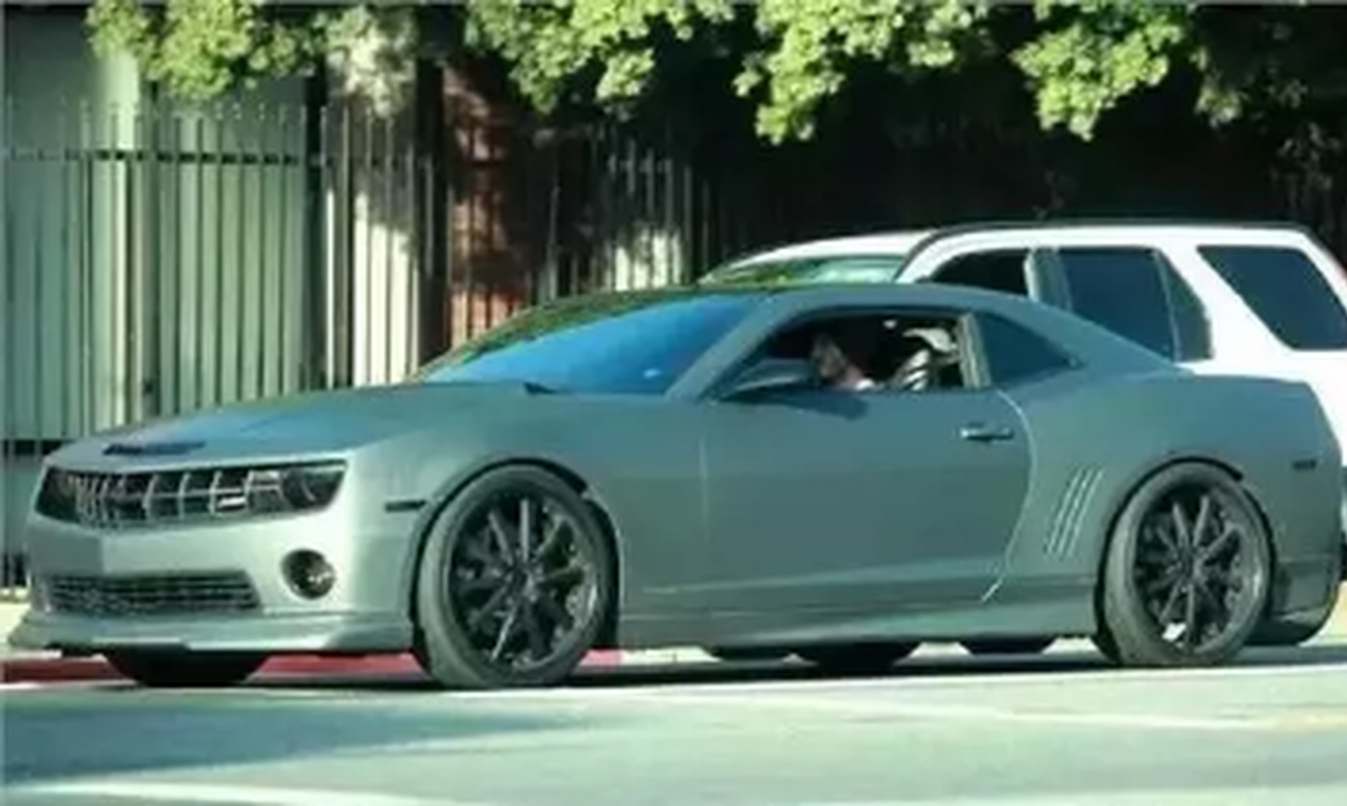 身家过亿的国际巨星独爱这款平民跑车！