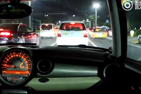 视频:神了！Mini Cooper超大牛？！