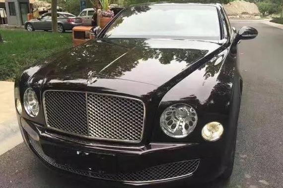 都是宾利，为啥有的金“B”有的是黑“B”