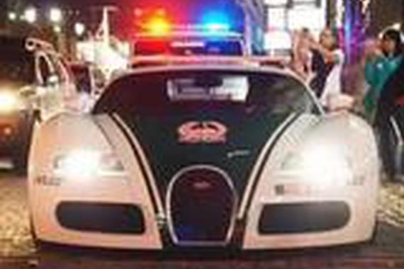 迪拜真土豪 警车 消防车 公交车都是超跑
