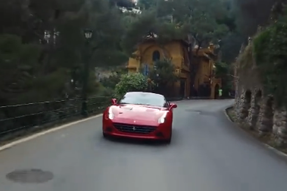 视频:法拉利California 车身凹凸有致
