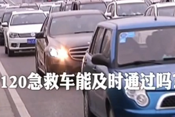 视频:暖心！拥堵路段上演如此震撼一幕