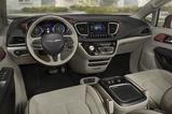 油门踏板卡住该如何自救？