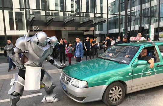 每日趣图|比发型更拉风的是脖子上的项链了