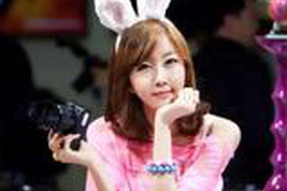 已被这个肉肉的可爱女孩吸引韩国知名车模