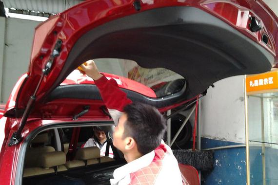 一只小黑虎RAV4改建野炊设备和车床