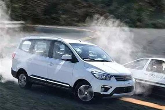 开五菱宏光这么过弯儿照样甩你一脸土