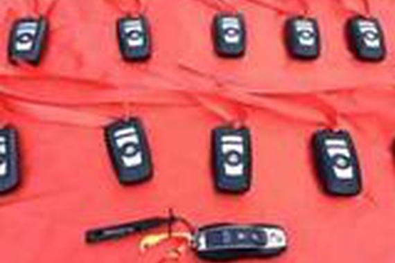 土豪老板发“保时捷macan”当员工年终奖