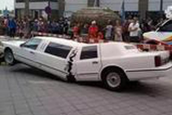 那些奇葩车祸，我已经被征服了......