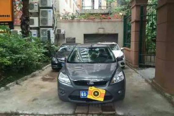 不想车子被刮蹭，学会如何停车很重要！