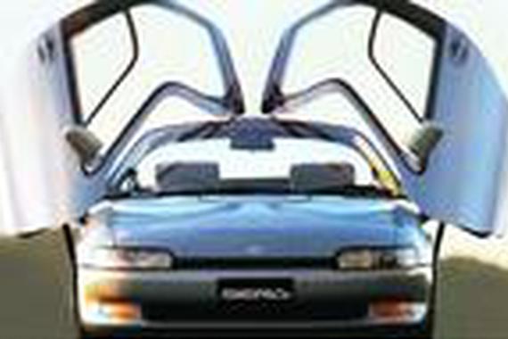 小车性能一般 一开门就把法拉利给震住了