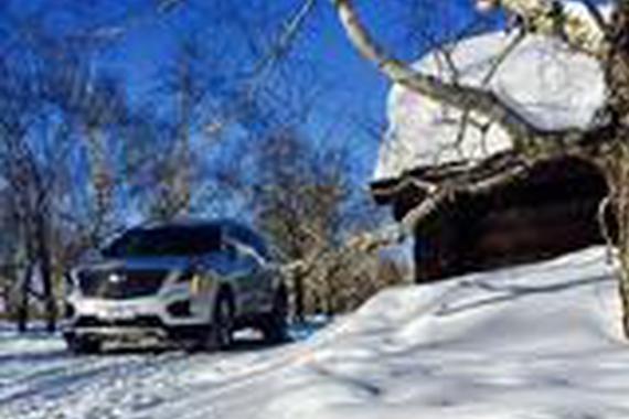 冰雪天开车，有了四驱就能横着走了么？