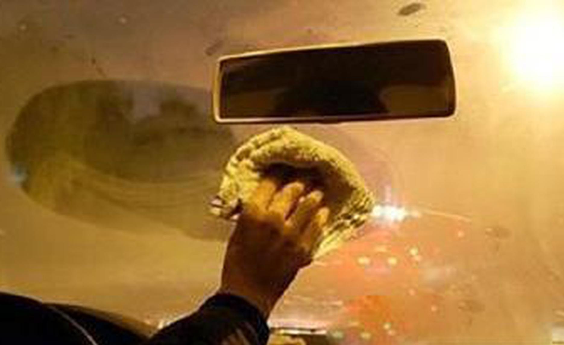 冬季汽车玻璃上起雾，怎么办？