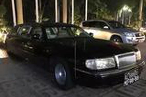 最长的红旗车 6.8米 售价110万 被禁上市