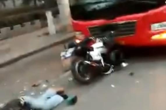 视频：以卵击石！男子脑袋撞碎车玻璃