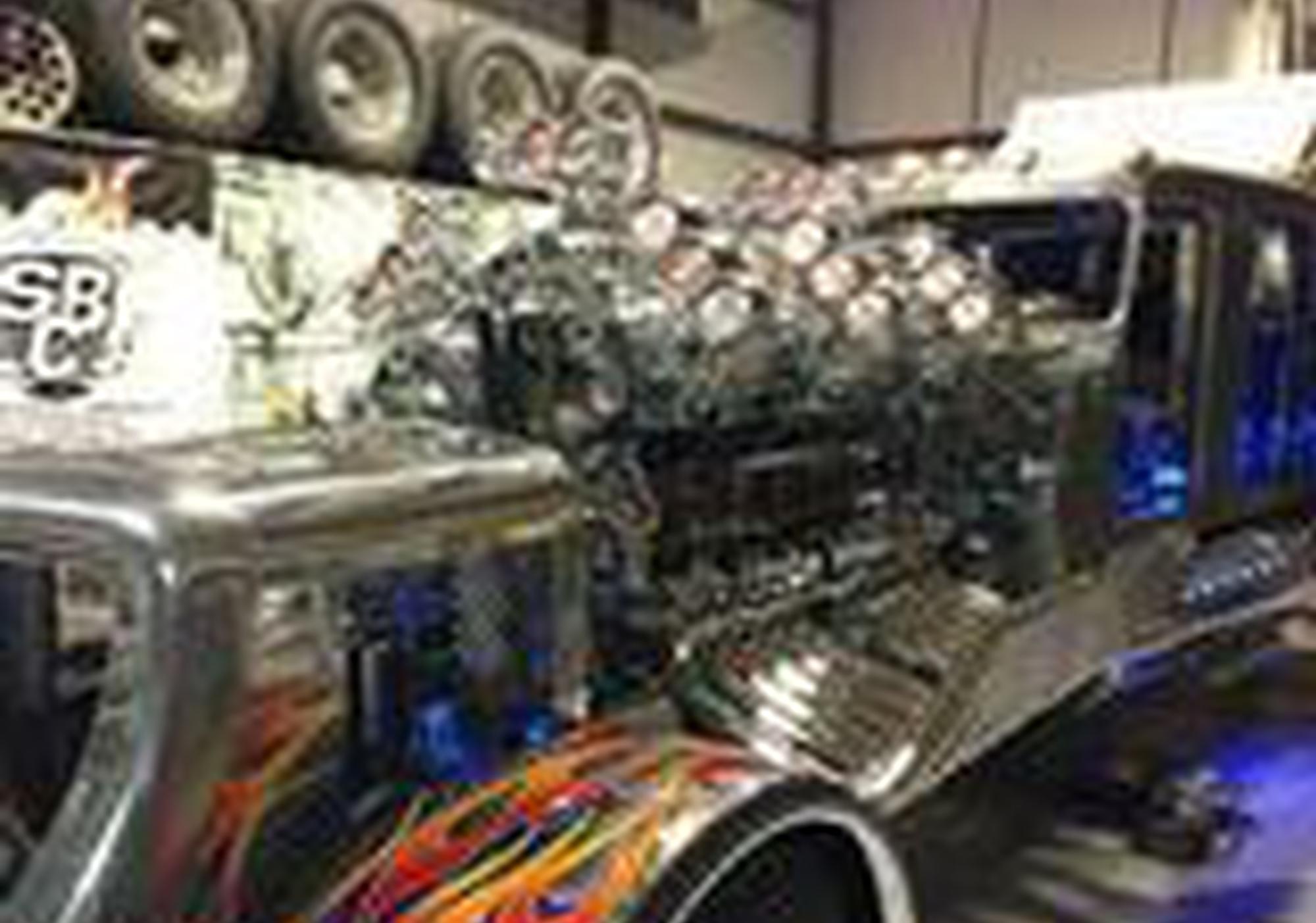 逆天大卡车, 加油站员工看到都站不稳了